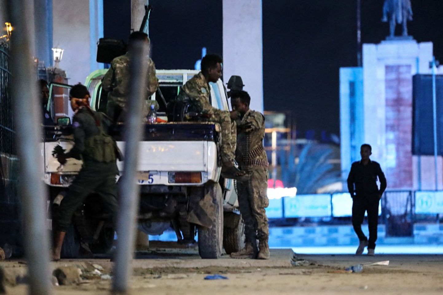 Somaalia julgeolekujõud Muqdisho Hayati hotelli juures, mida ründasid islamistid.
