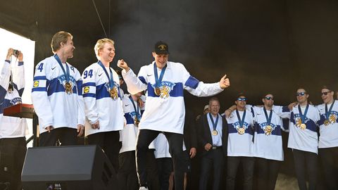 Karaokebaaris pidutsenud Soome hokitähelt varastati kuldmeda