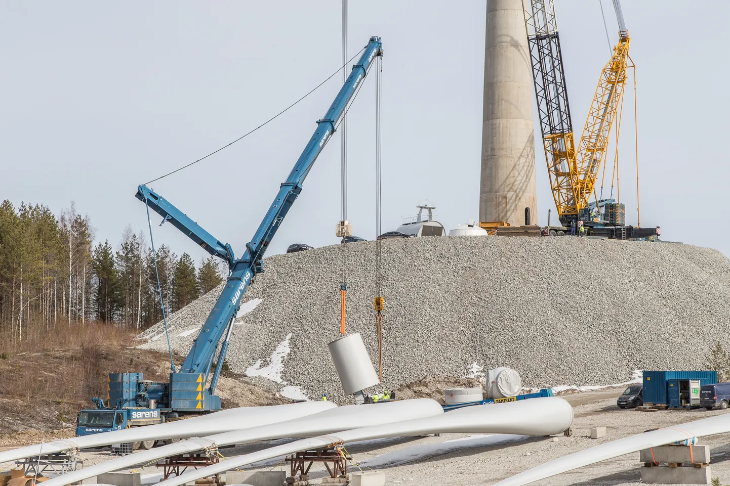 Kuigi Sõnajalgadel on pooleli kohtuvaidlus Aidu tuulikupargi rajamise üle, alustati seal ehitust aastaid tagasi välja antud ehitusloa alusel.