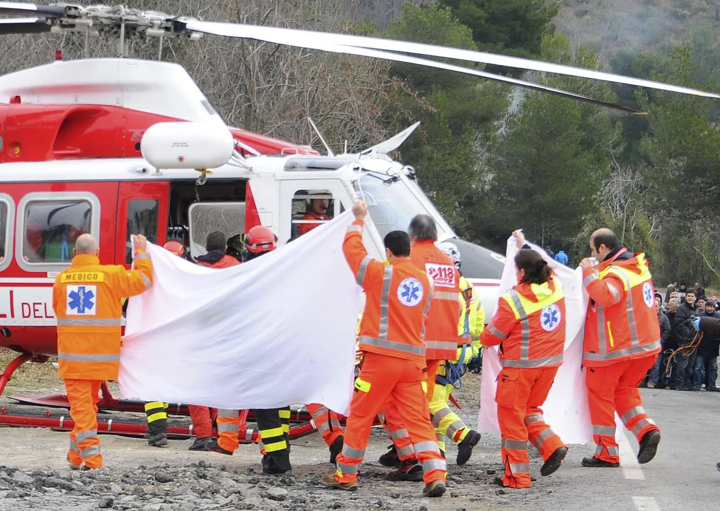 Robert Kubica toimetati helikopteriga haiglasse