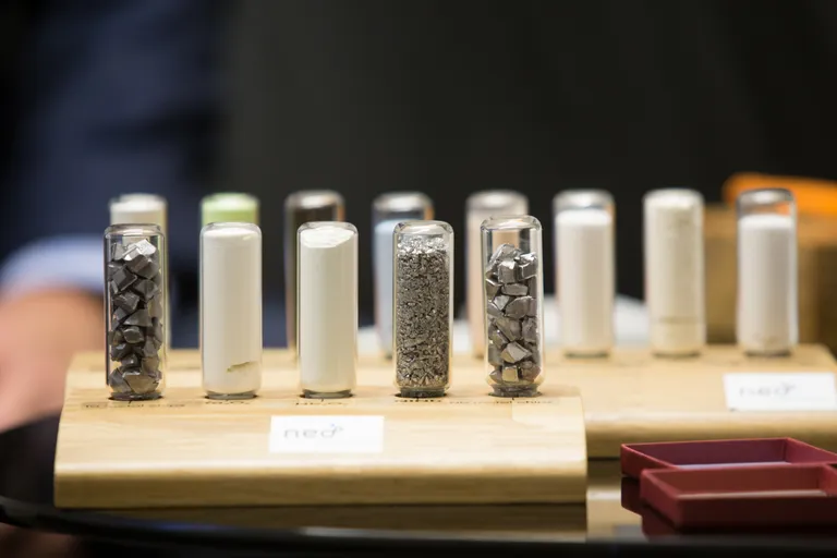 Silmetis töödeldavad haruldased muldmetallid.
