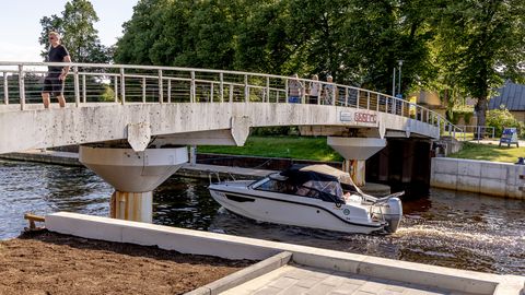 GALERII ⟩ Vallikraavi lahtikäivat silda ootab peagi remont