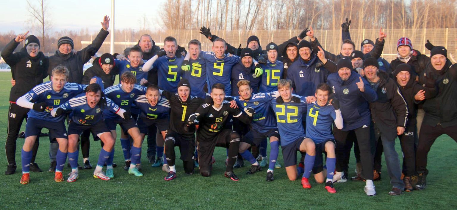 FC Alliance'i noored jalgpallurid, treenerid ja laupäeval Pärnusse otsustavale mängule kaasa elama sõitnud toetajad vallandasid rõõmuhõisked, kui selgus, et Ida-Viru meeskond võitles järgmiseks hooajaks välja koha esiliigas.