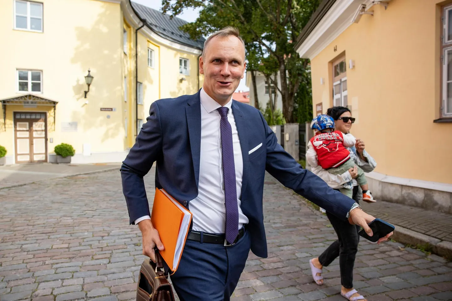 Swedbanki juht Olavi Lepp mullu 19.septembril pärast Stenbocki majas peaminister Kaja Kallasega kohtumist, kus pankurid oma lisadividendi maksmise idee välja käisid ning pangamaksust pääsesid.