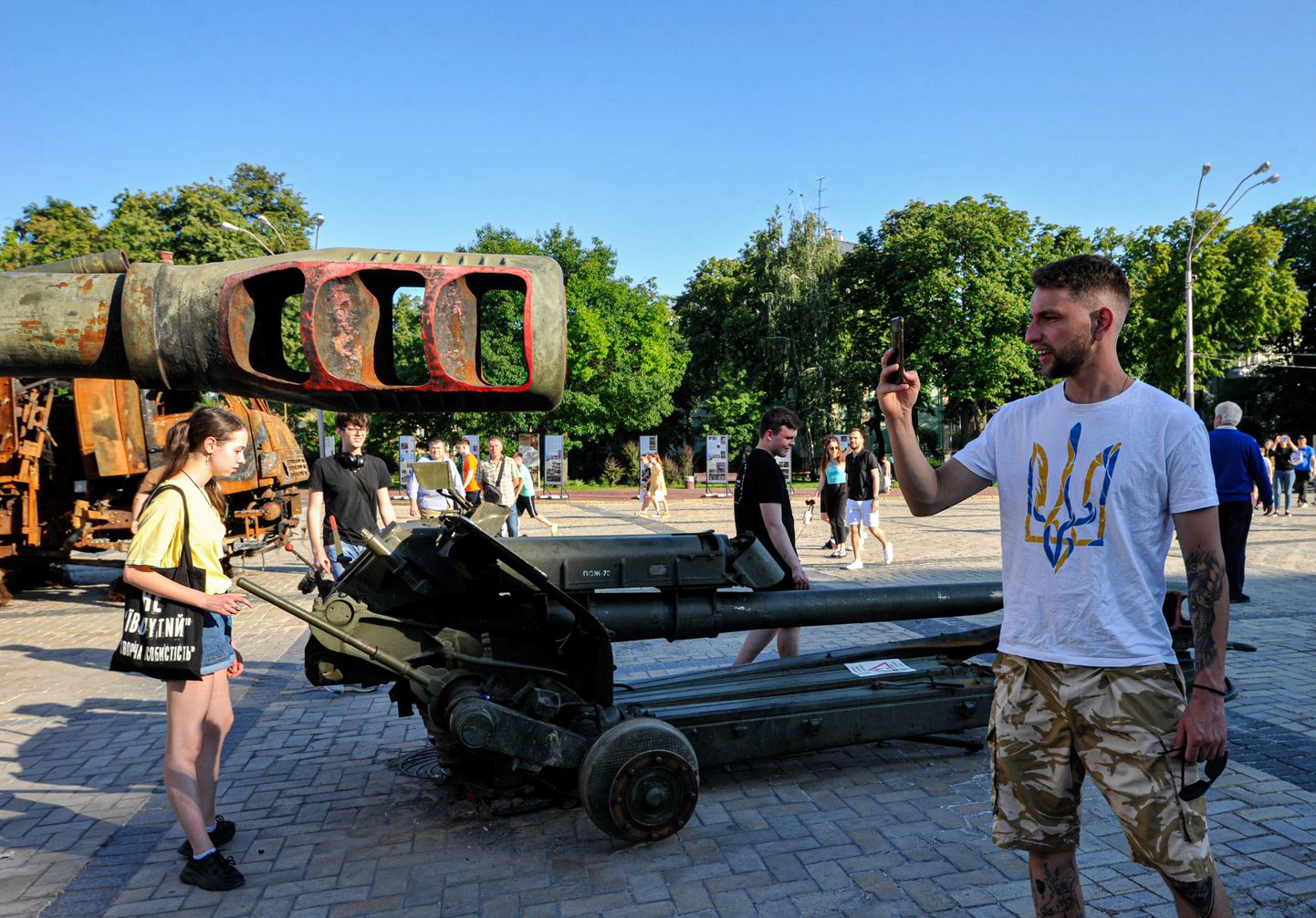Purustatud Vene tehnika Kiievi kesklinnas 8. juunil.