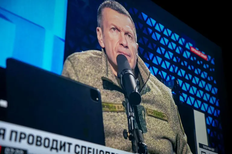 Псевдожурналистика уже давно является гибридным оружием России, используемым для влияния на другие страны, а также на своих собственных подданных. На снимке «Кремлевский Геббельс» Владимир Соловьев.
