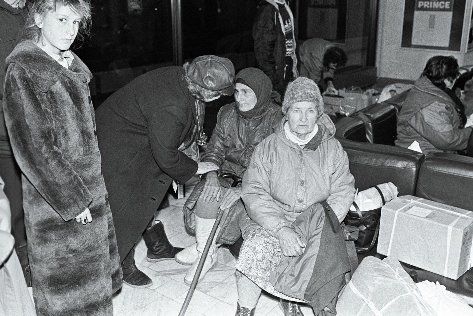 Abhaasiast saabunud põgenikud 1992. aasta 25. oktoobril Tallinna lennujaamas.

 