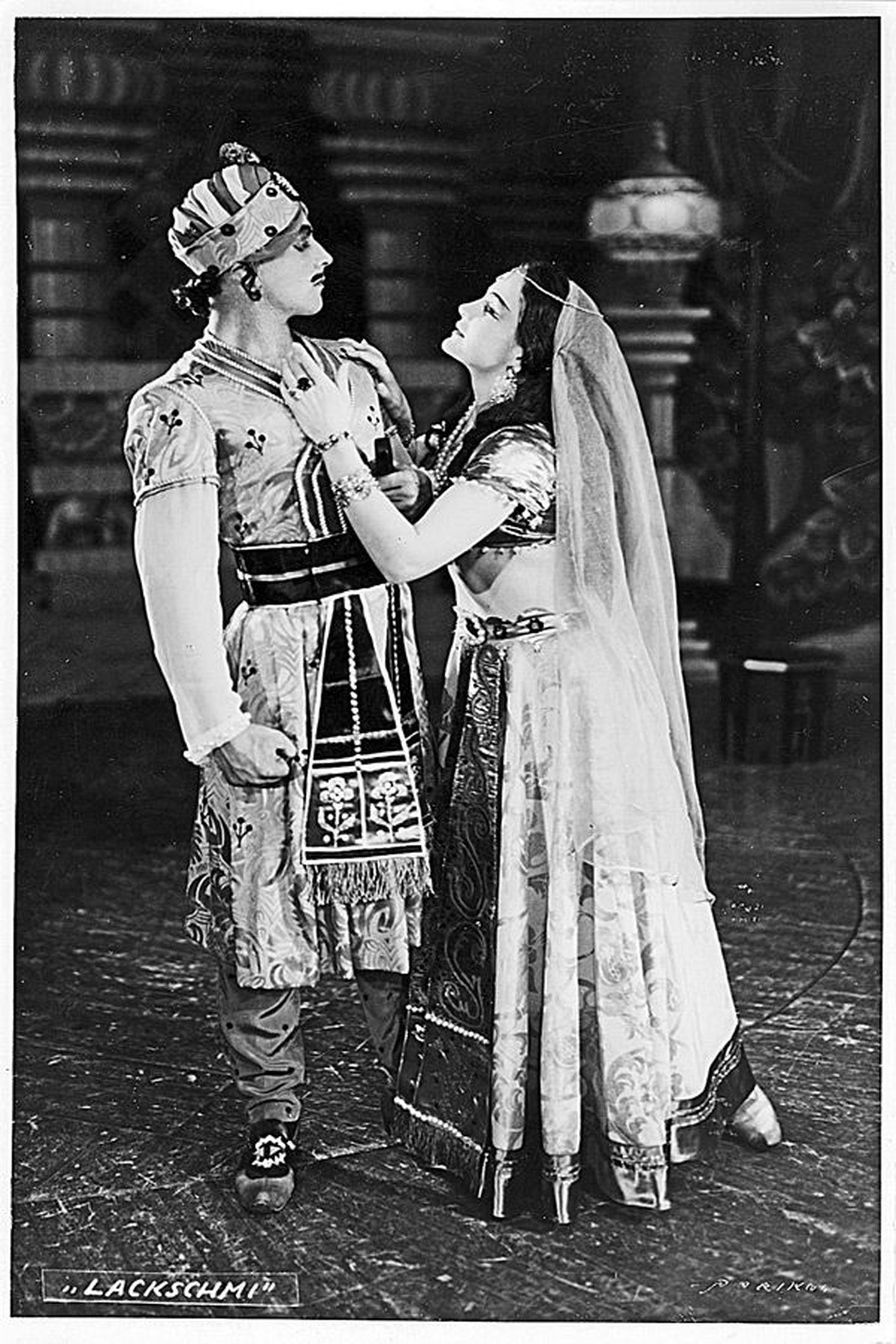 «Lakšmi» (1937), Valentina Vassiljeva koos Verner Hagusega
