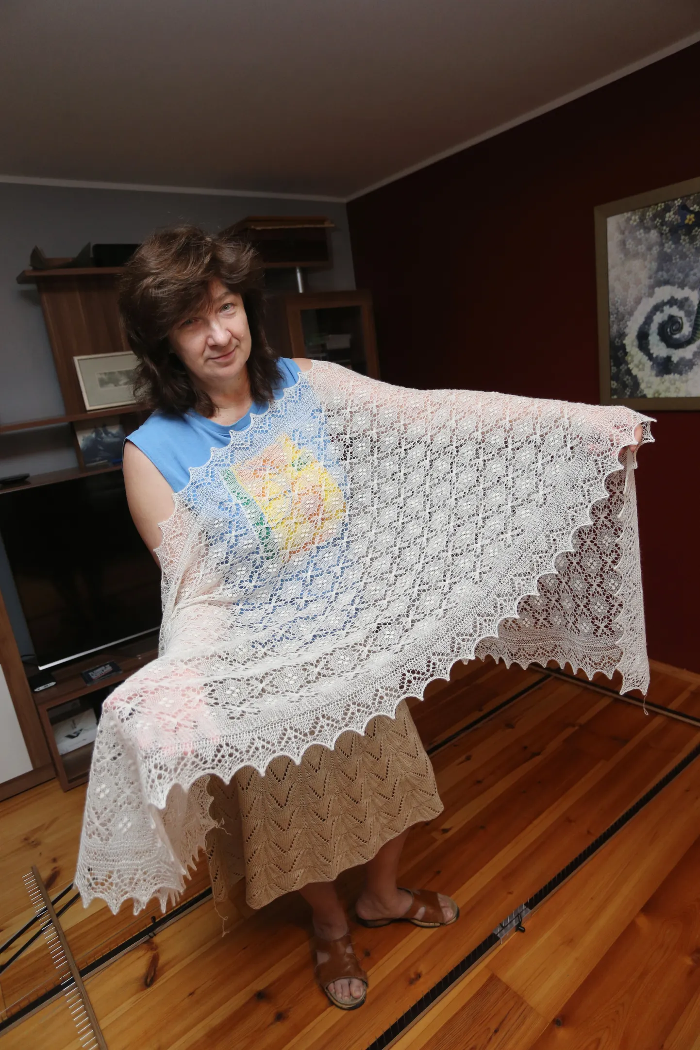 Anne Rohtmets on oma viimast Haapsalu salli näidates tagasihoidlik. Ütleb, et temast on väga palju tublimaid ja kogenumaid pitsikudujaid, et millest küll kõik see tähelepanu.