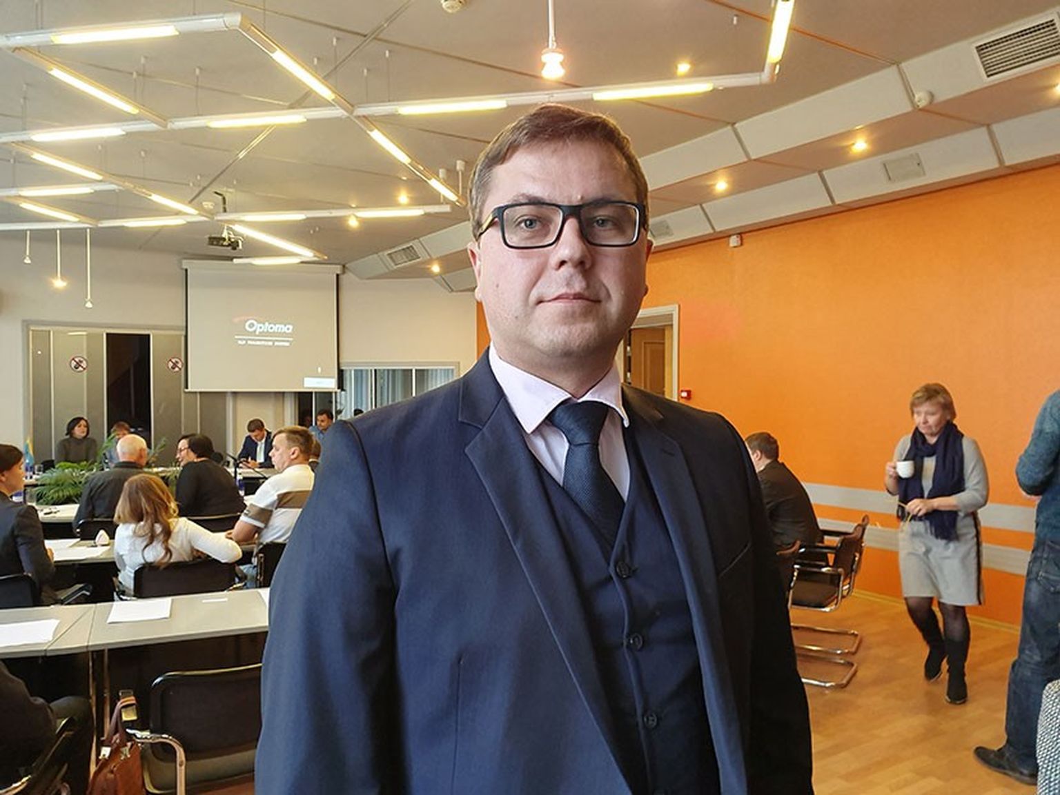 Сергей Горлач в зале Нарвского городского собрания