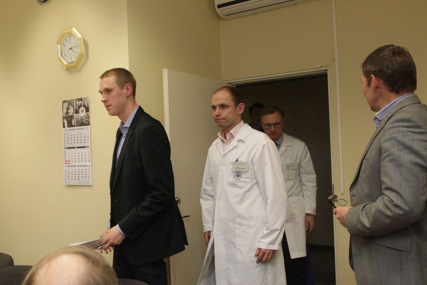 Arstid andsid täna Keskerakonna initsiatiivil kokku kutsutud pressikonverentsil Tartu ülikooli kliinikumis teada, et Edgar Savisaarel tuli jalg amputeerida.