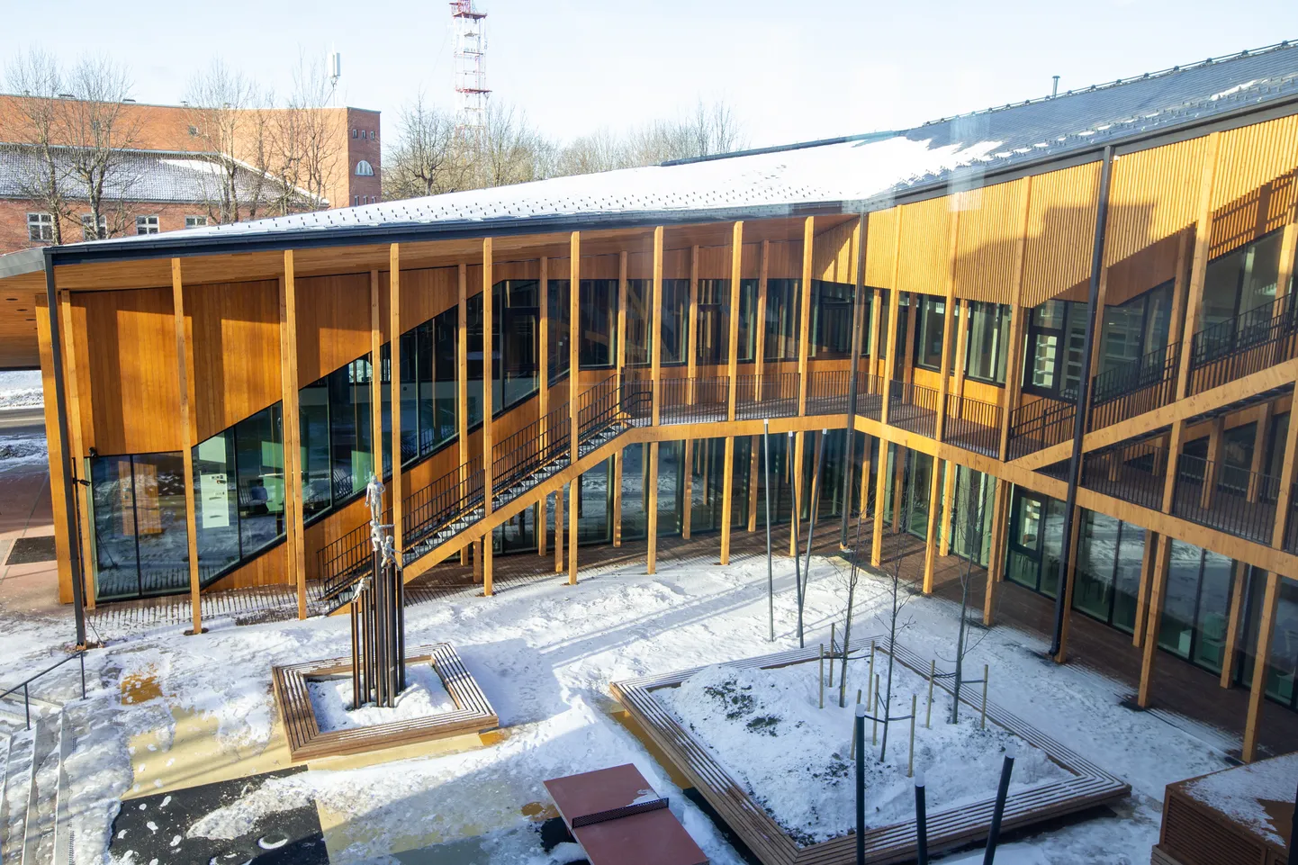 Новое здание Нарвской эстонской гимназии.