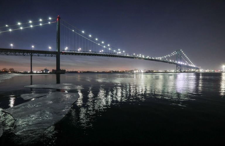 Ambassador Bridge'i sild, mis ühendab Kanada Windsorit USA Detroitiga