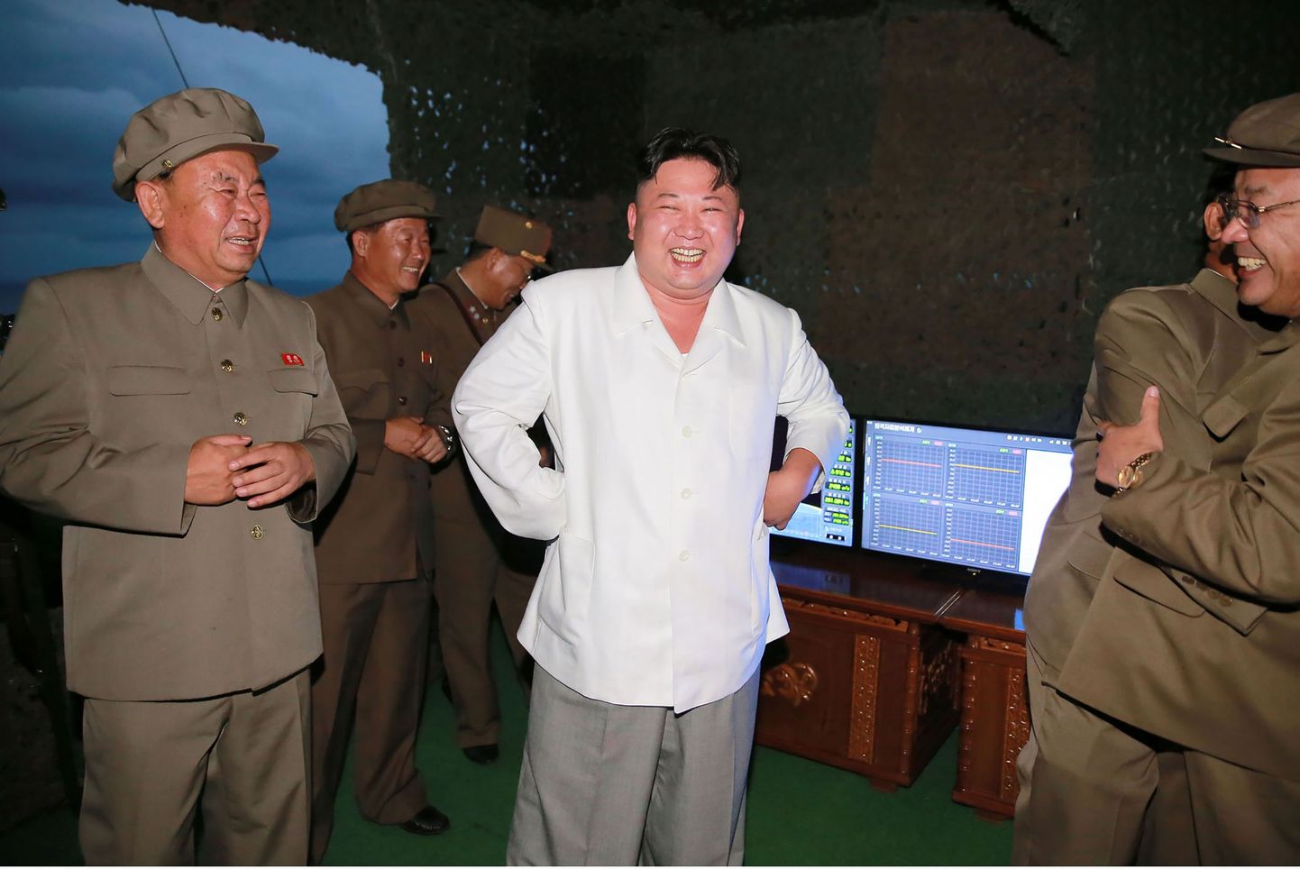 Kim Jong-un raketikatsetusel.
