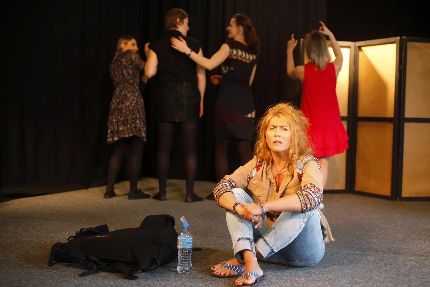 TUUM Teatri lavastuse «Naised ja numbrid» tegijad tõdevad, et väga hea dramaturgiline materjal on elus meie ümber kogu aeg olemas, aga see tuleb lihtsalt üles leida ja ära tunda.