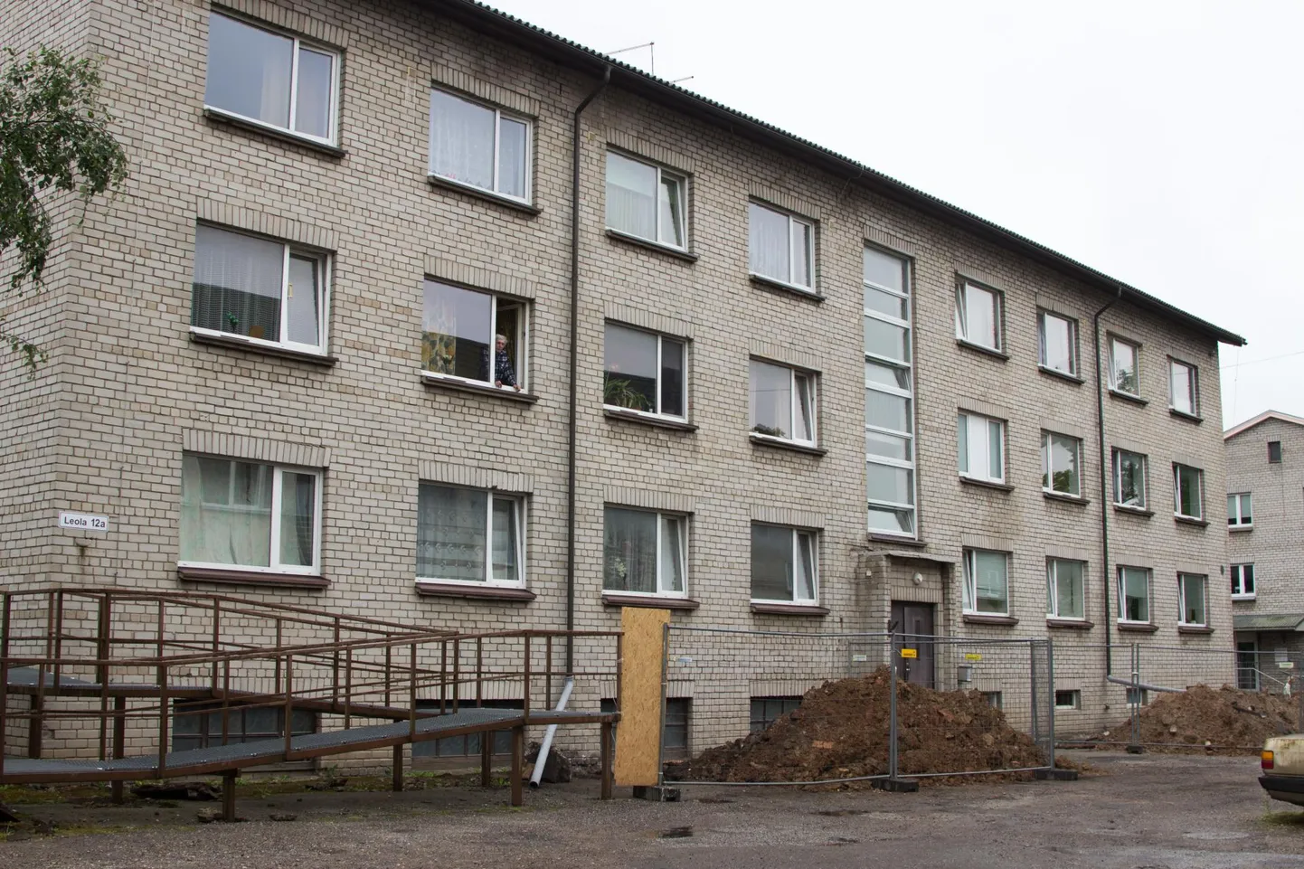 Viljandis Leola tänaval läks täiskasvanute varjupaigas pliidi peal toit kõrbema. Foto on on tehtud samast majast mõni aasta tagasi.