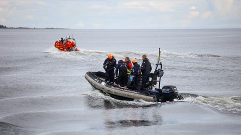 Merepäästjad tõid kaldale seitse kaatriga madalale sõitnud põhjanaabrit