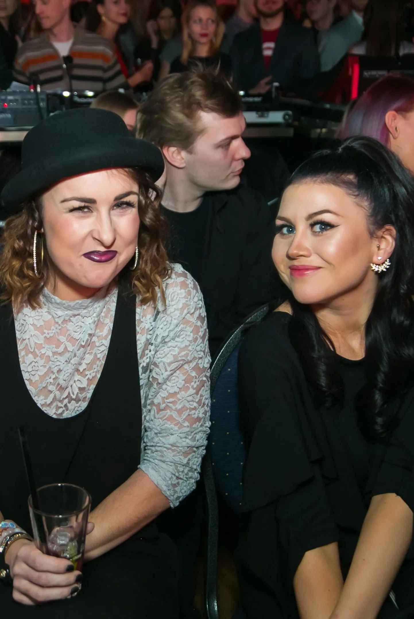Raadio 2 Aastahitt 2015 gala klubis Butterfly. Kristel Aaslaid ja Elina Born