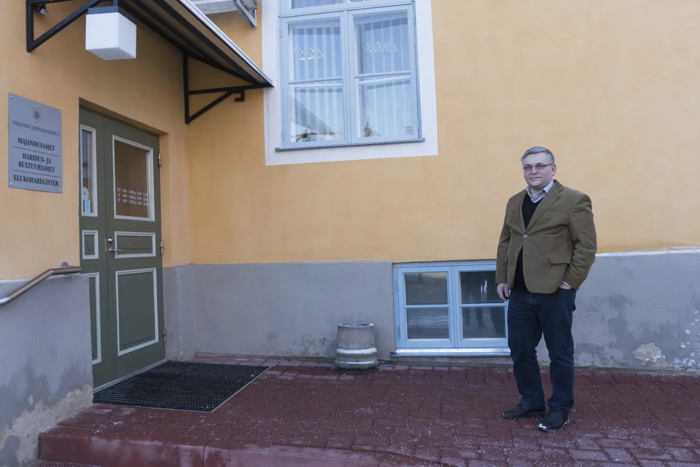 Tiit Kurvitsa ametiaeg Jakobsoni kooli direktorina jääb kolme aasta pikkuseks. 2015. aasta suvel kooli etteotsa valitud Kurvits on otsustanud selle õppeaasta lõpus kohalt lahkuda.