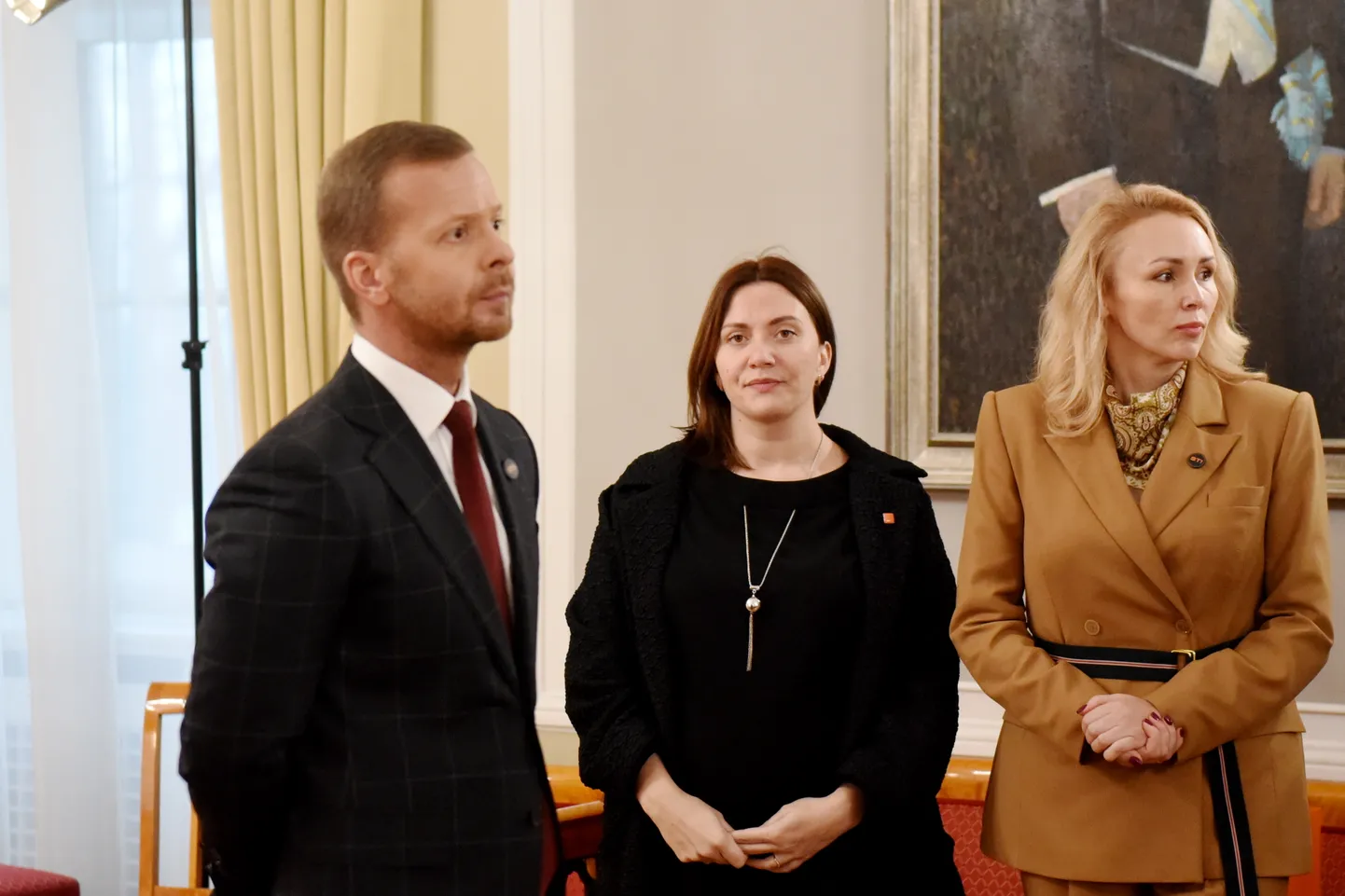 Läti venemeelse erakonna Stabiilsus juht Aleksejs Rosļikovs (vasakul) ja partei seimisaadikud Svetlana Čulkova ning Nataļja Marčenko-Jodko 31. jaanuaril 2024.