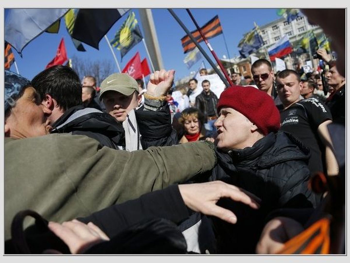 Venemeelsete meeleavaldusel Donetskis 23. märtsil on tekkinud väike rüselus.