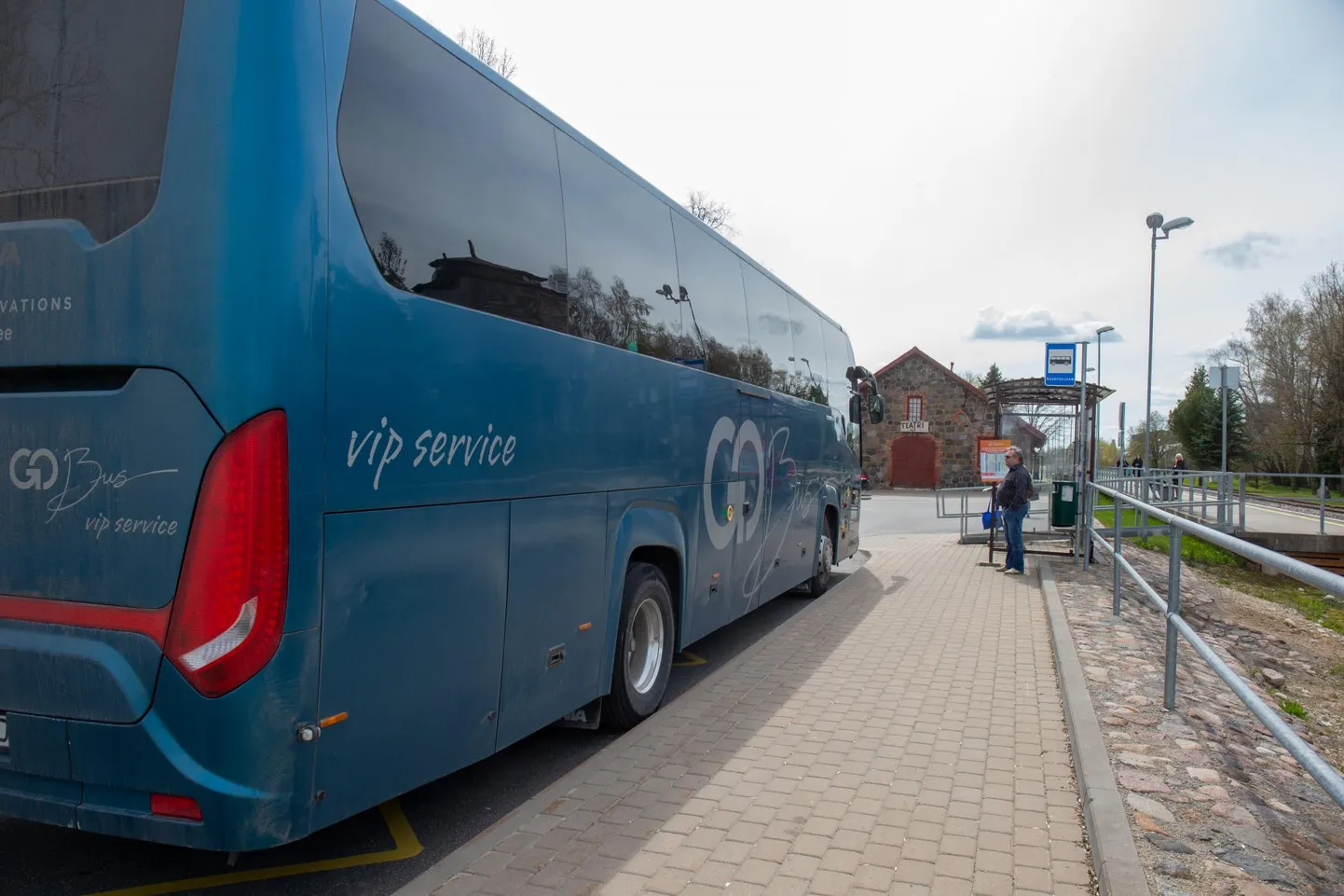 Elroni poolt raudteelõigu remondi tõttu käima pandud asendusbuss. FOTO: Elmo Riig