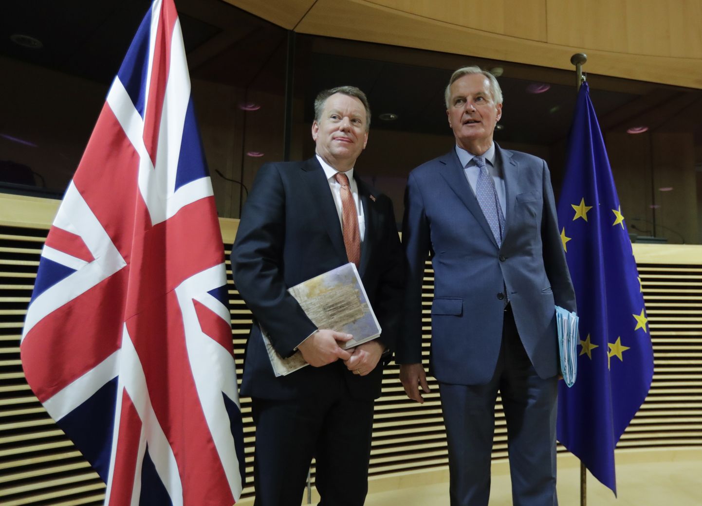 Euroopa Liidu pealäbirääkija Brexiti-järgsetel kaubanduskõnelustel Michel Barnier (paremal) ja Ühendkuningriigi läbirääkijate juht David Frost (vasakul).