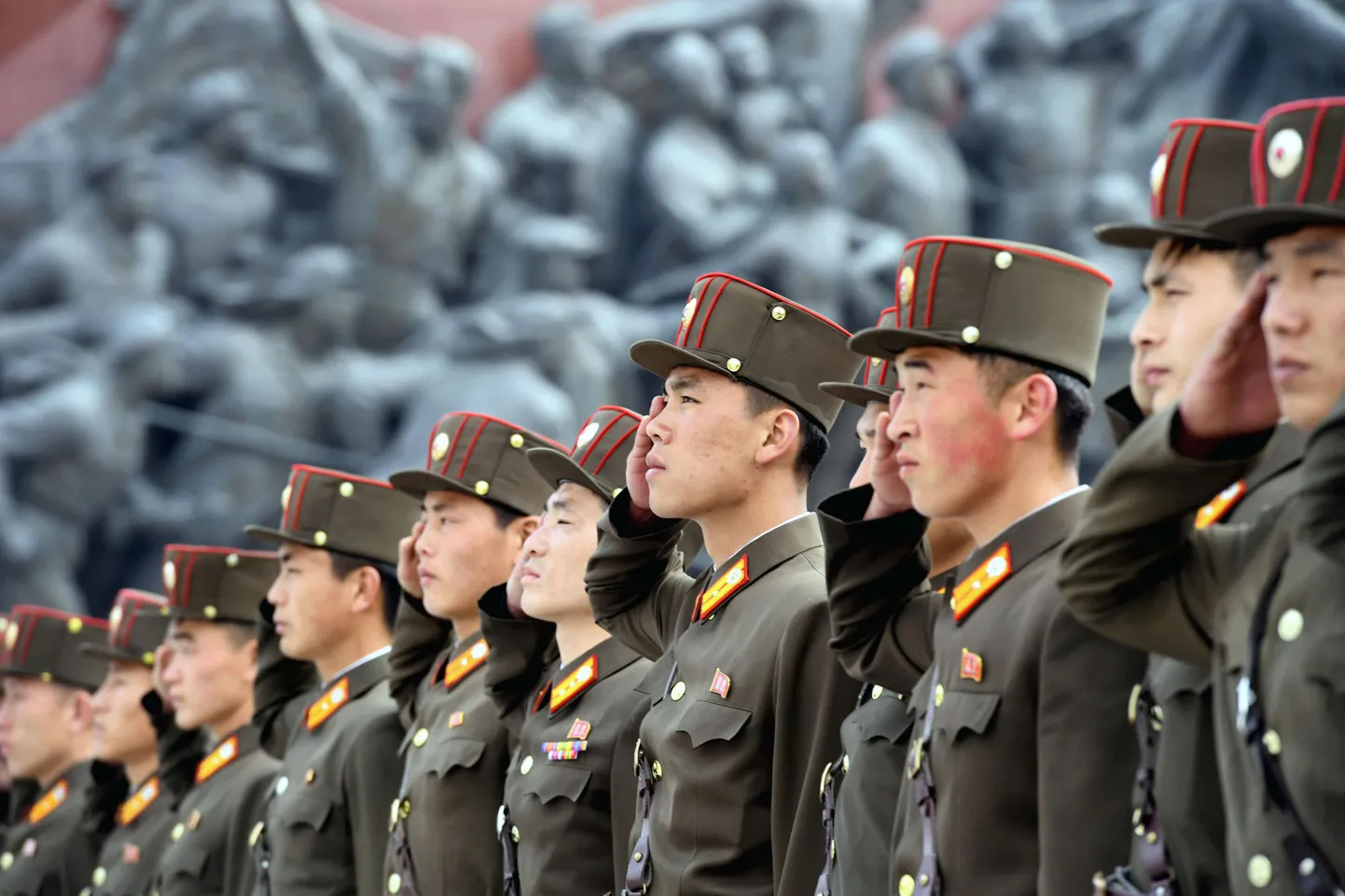 Põhja-Korea sõdurid tähistamas armee aastapäeva.