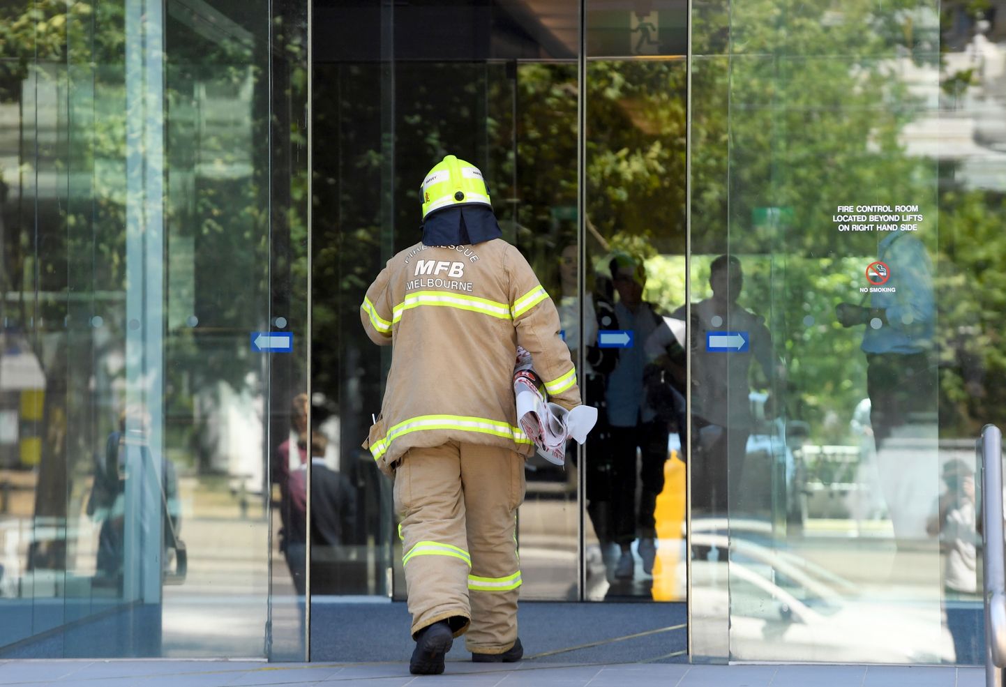 Пожарный на месте происшествия в Австралии.