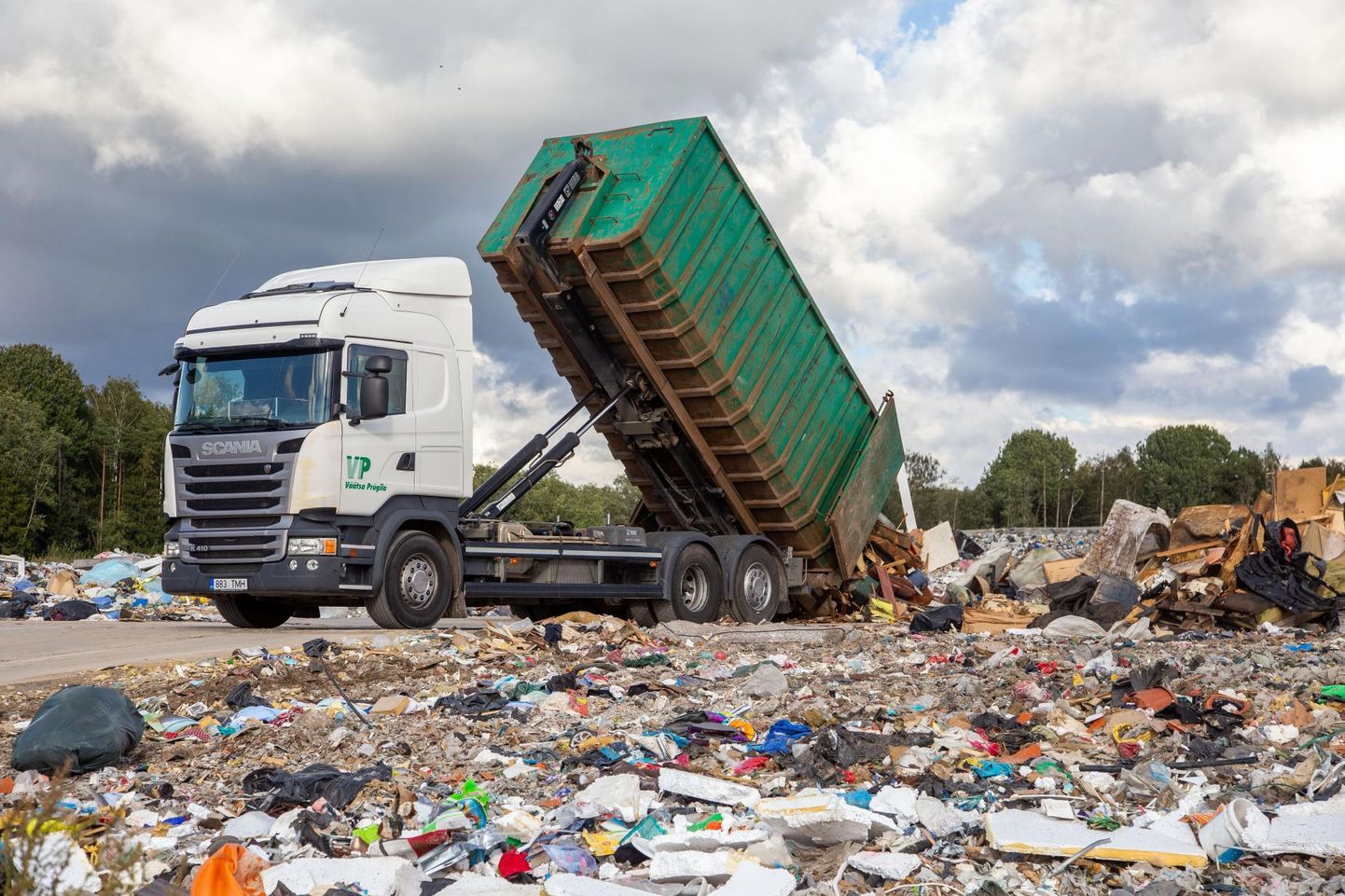 Viljandis biojäätmeid eraldi konteineritesse ei koguta ja nii rändab prügikasti visatud toit ülejäänud jäätmetega koos prügimäele.