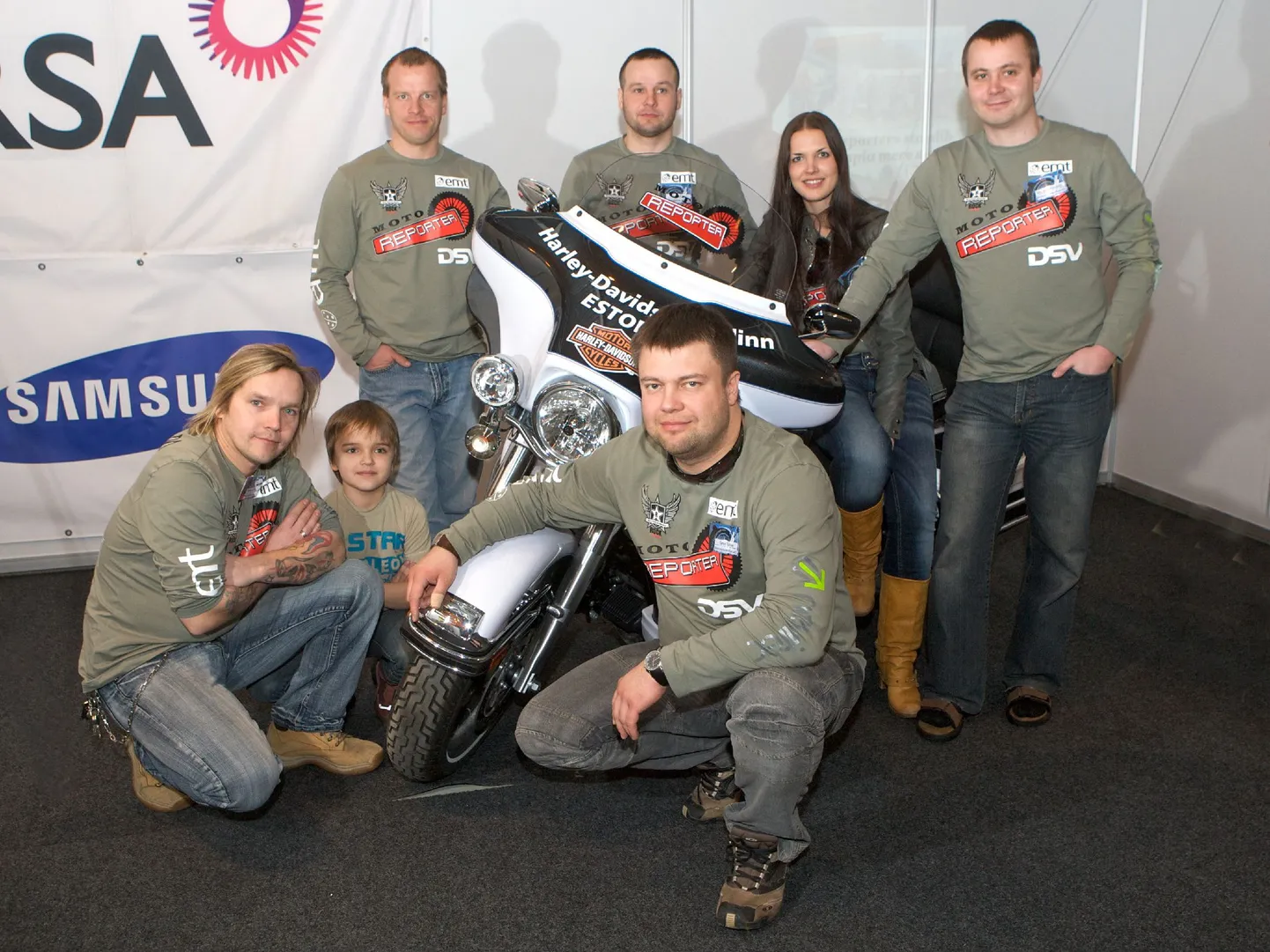 Mullu vaatas Motoreporter ringi Lähis-Idas. All vasakult: Jaagup Kreem, Robin Kreem, Tanel Talve
Taga vasakult: Aivar Kant, Raivet Aru, Kaire Kivari, Jaan Kask