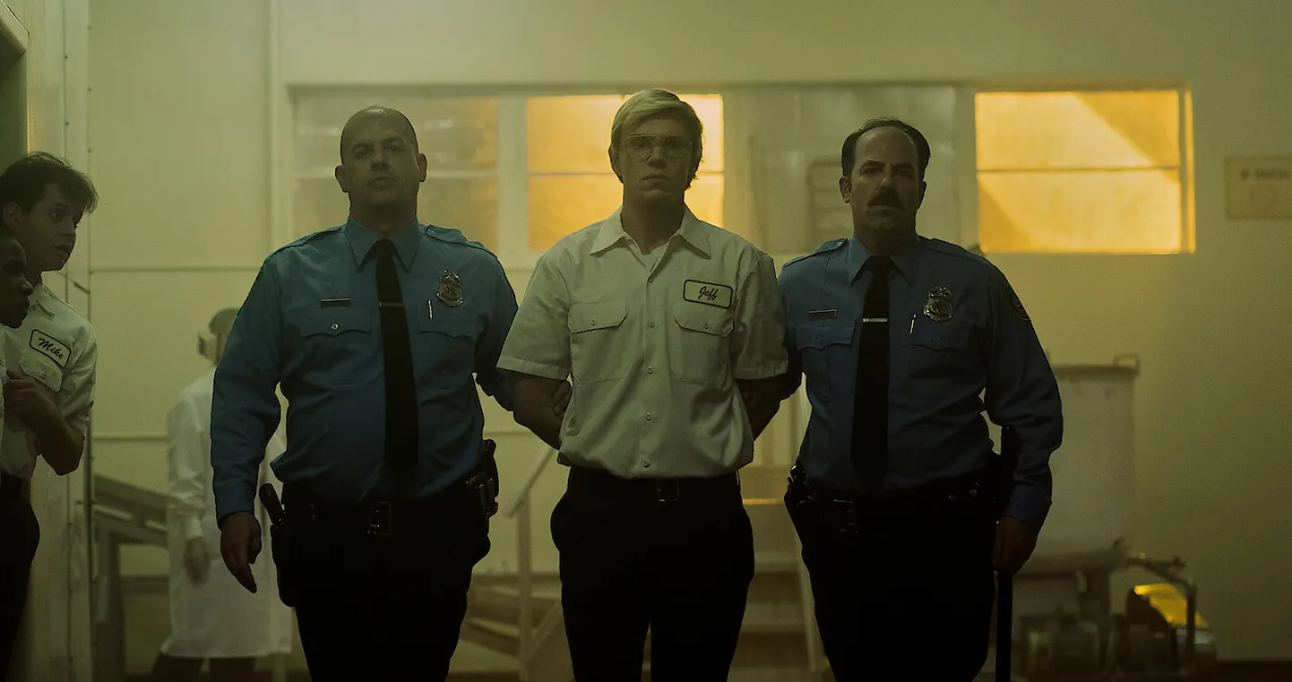 Evan Peters Jeffrey Dahmeri rollis.