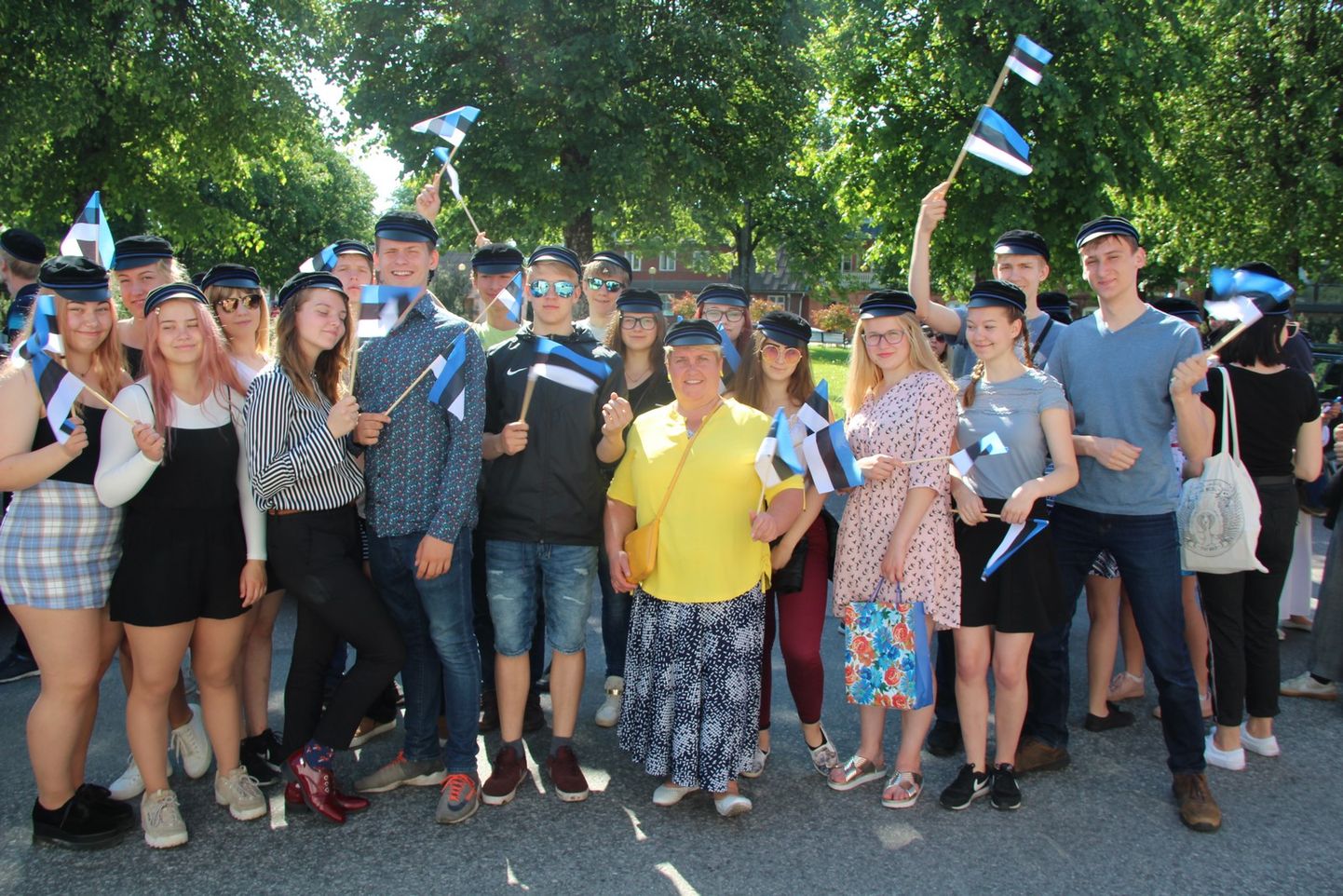 4. juuni on Eesti lipu päev, Otepää, Eesti lipu häll, on seda päeva tähistamas.