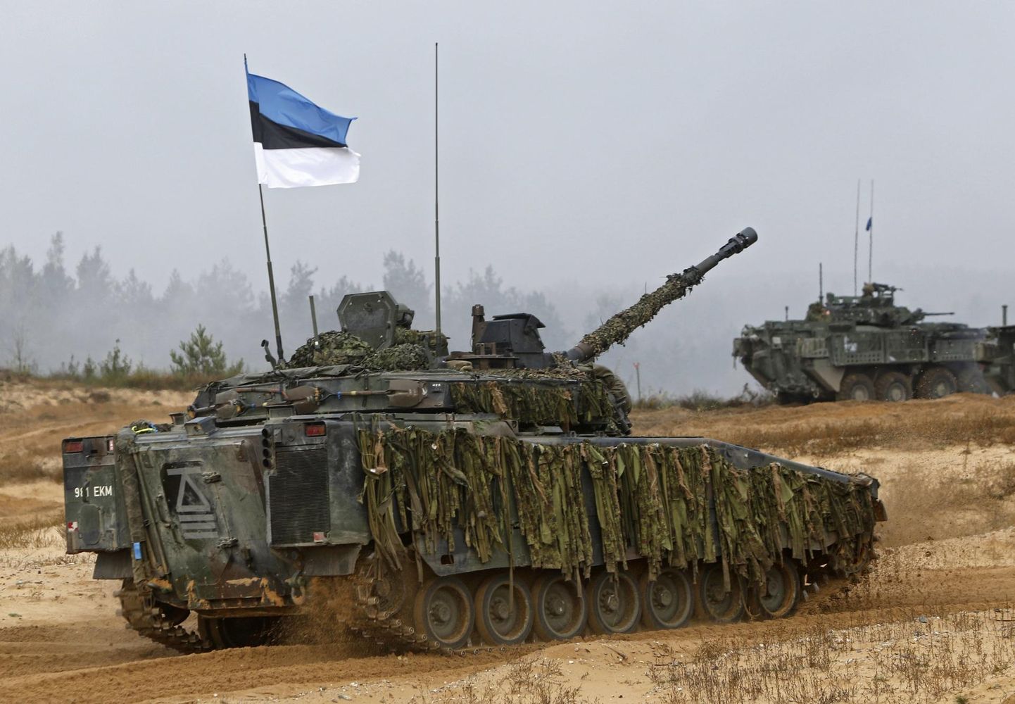 Eesti-Rootsi raudne side: Eesti kaitseväe jalaväe lahingumasinad Combat Vehicle 90 (CV90) ehk Stridsfordon 90 (Strf 90) on toodetud Rootsis. Scoutspataljoni lahingumasin õppusel Lätis.