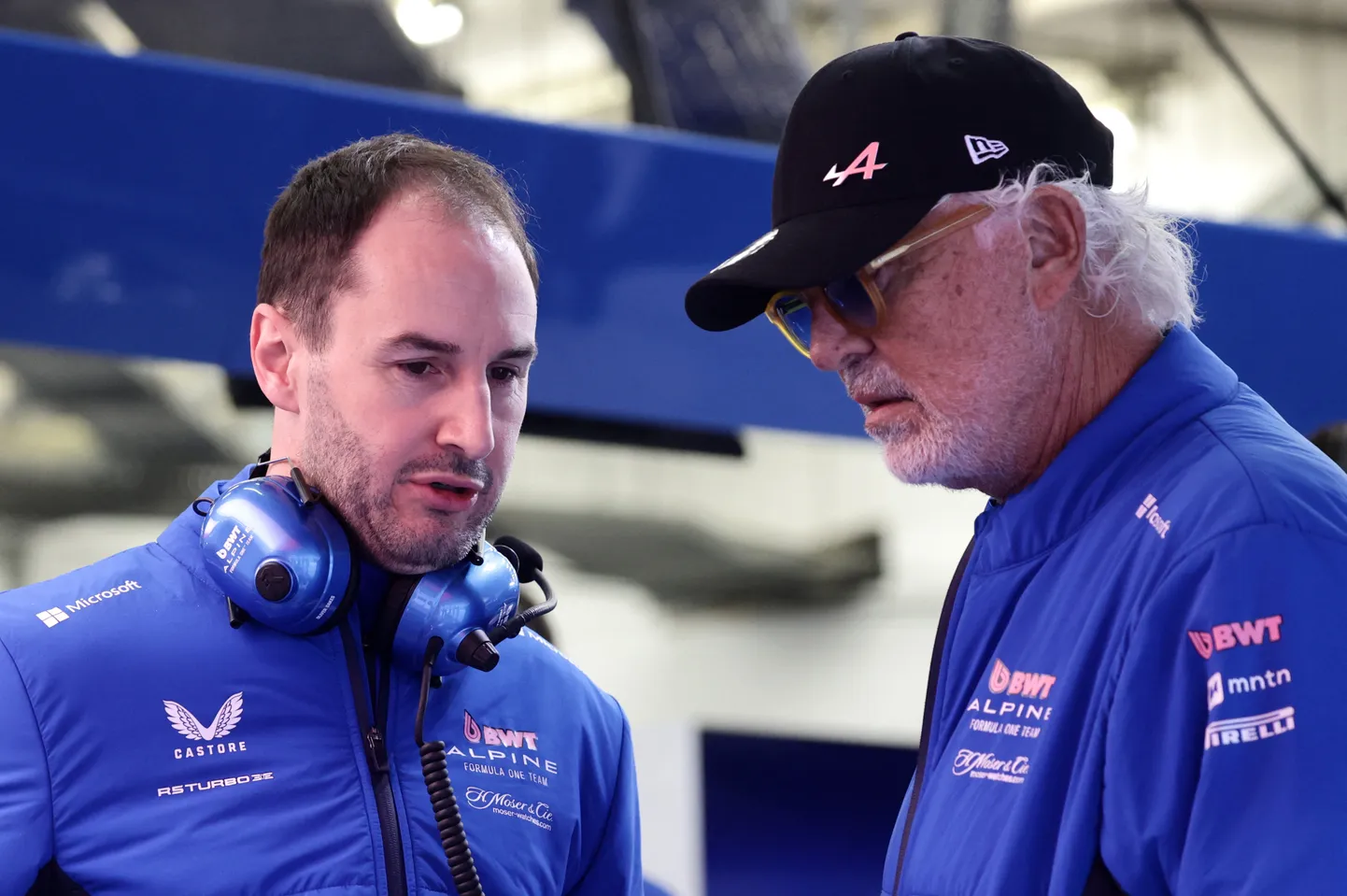 Kuni selle nädalani Alpine'i F1-meeskonna tiimipealik olnud Oliver Oakes (vasakul) ja nõuandjana tegutsenud, kuid aastakümnete eest Renault' tiimipealik olnud Flavio Briatore.