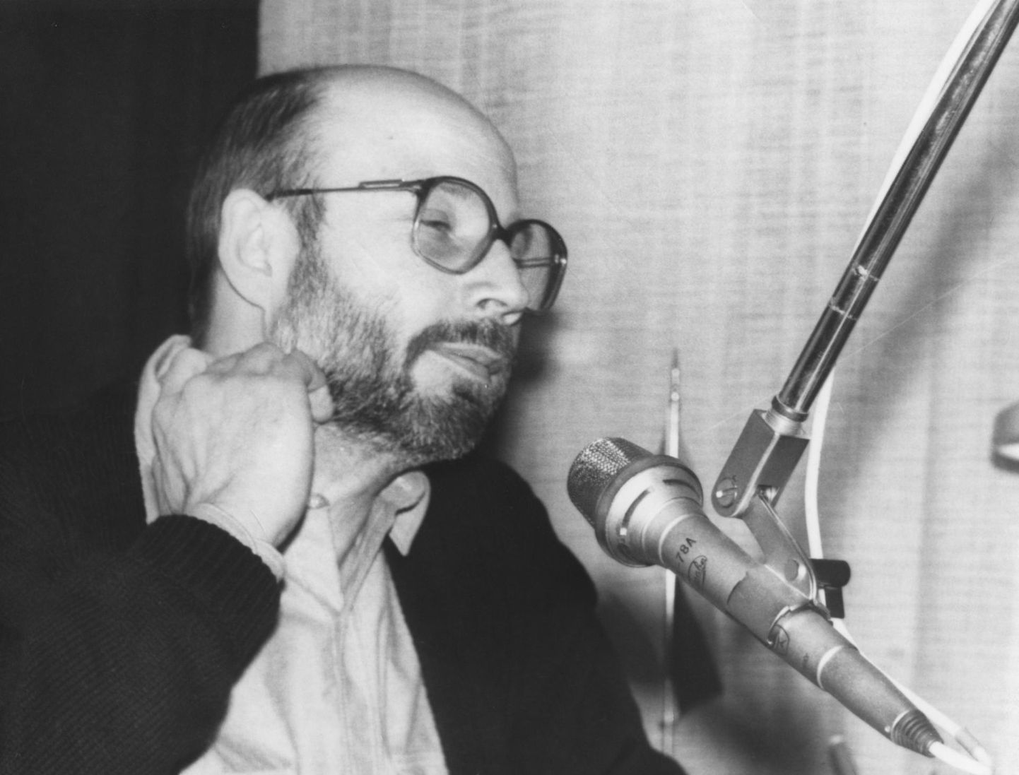 Viru raadio üks esimesi saatejuhte oli praeguseks meie hulgast lahkunud ajakirjanik Illar Mõttus, kes hiljem töötas ka Virumaa Teatajas.