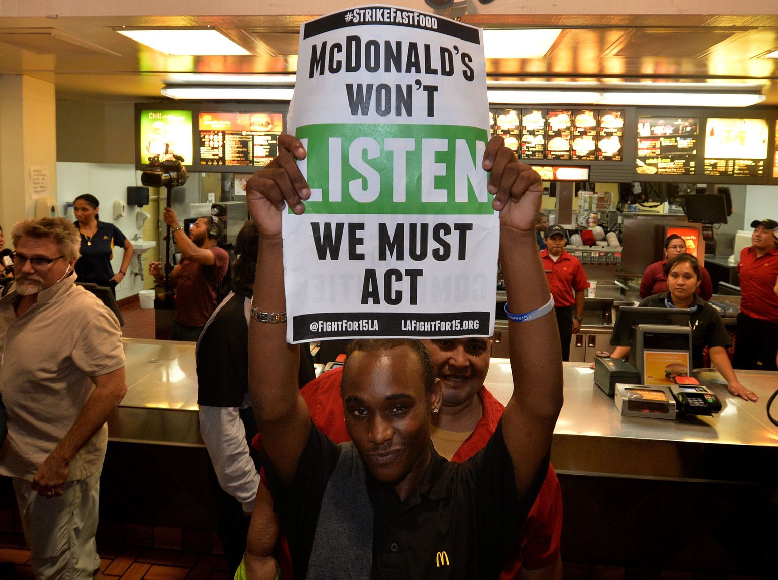 Kiirtoidukohtade töötajad protesteerisid McDonald'si madalate palkade vastu USAs Los Angeleses 4. septembril.