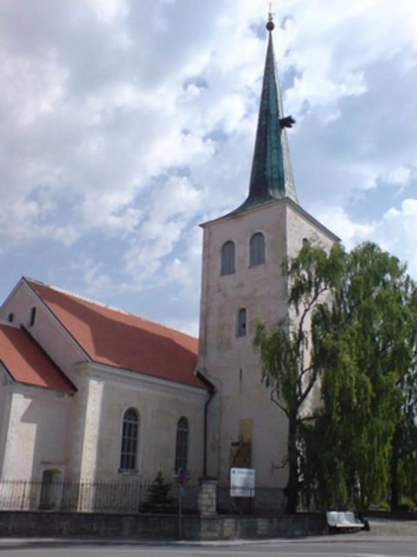 Paide Püha Risti kirikus toimub isadepäevale pühendatud kontsert.