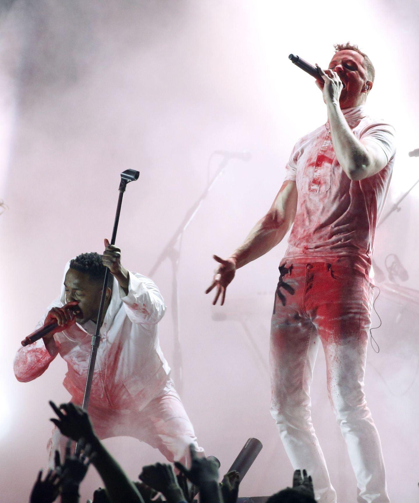 Kendrick Lamar (L) and Dan Reynolds of Imagine Dragons perform  "Radioactive" at the 56th annual Grammy Awards in Los Angeles, California January 26, 2014.   REUTERS/ Mario Anzuoni  (UNITED STATES  TAGS:ENTERTAINMENT) (GRAMMYS-SHOW)