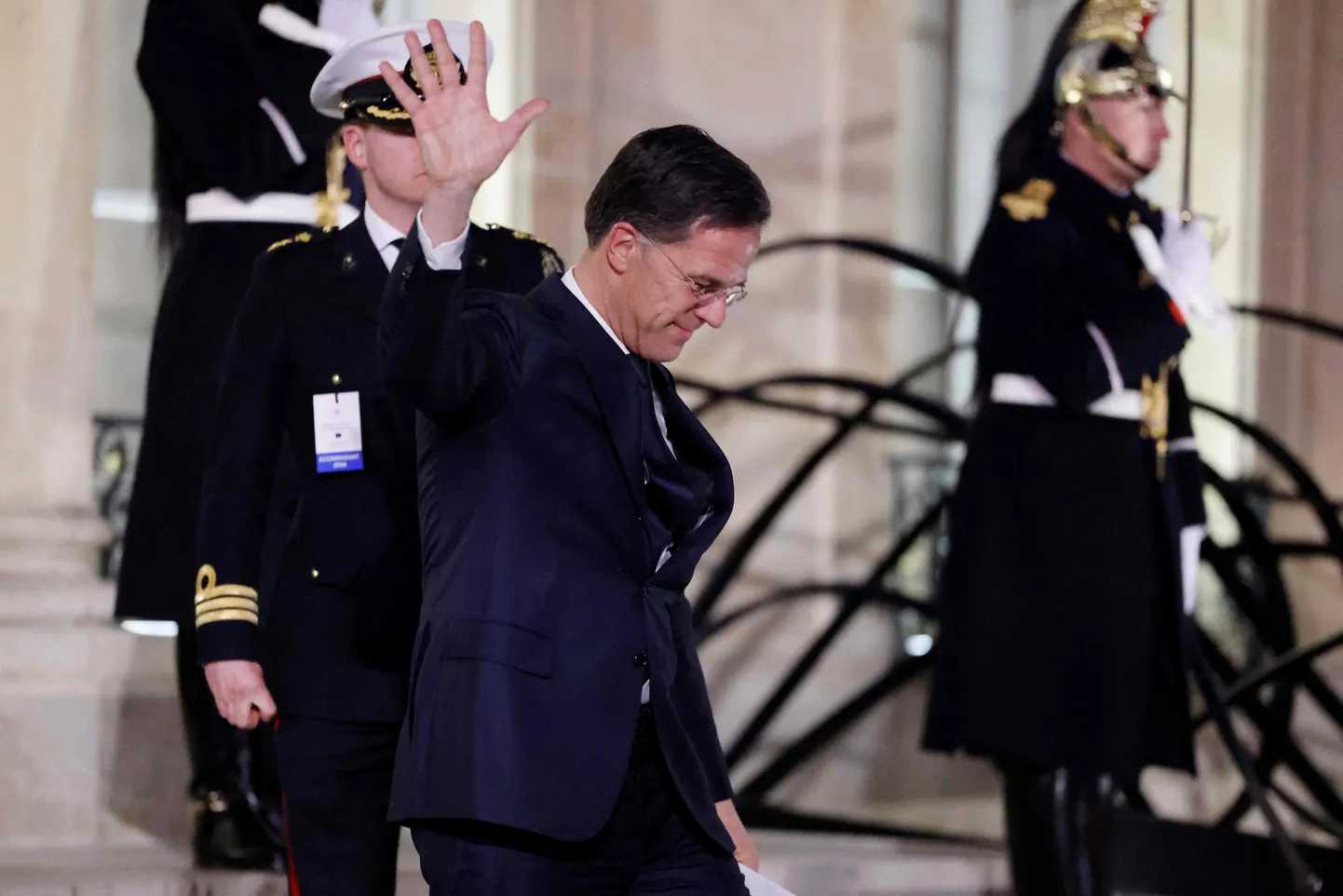 NATO peasekretär Mark Rutte lahkumas Euroopa liidrite mitteametlikult kohtumiselt.
