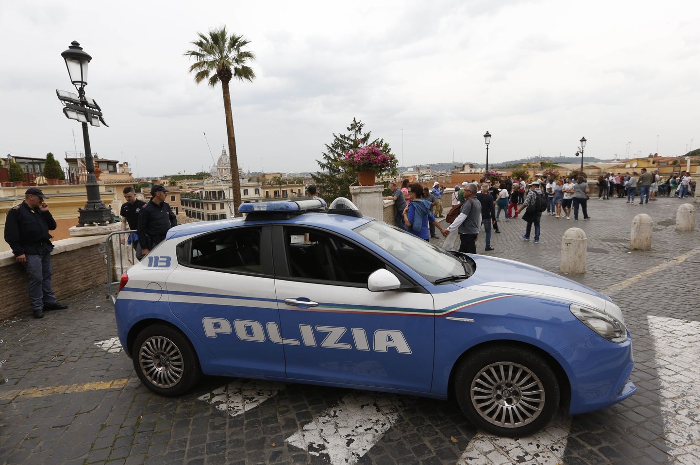 Машина полиции в Италии.