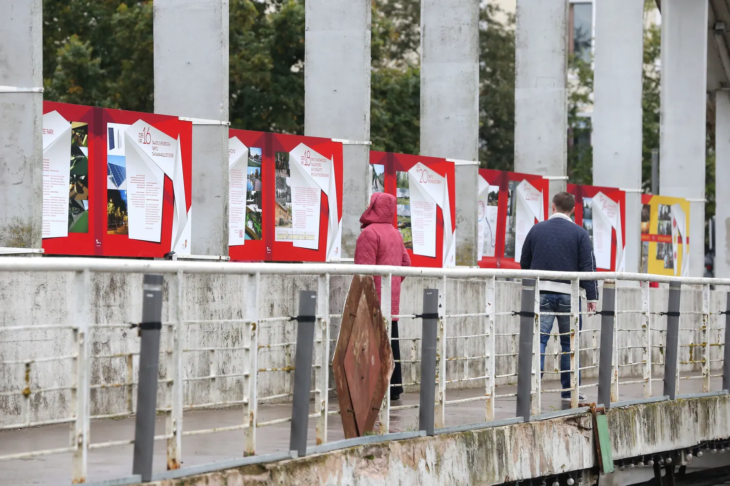 Tartu linna kaasava eelarve ideid tutvustav näitus Kaarsillal.