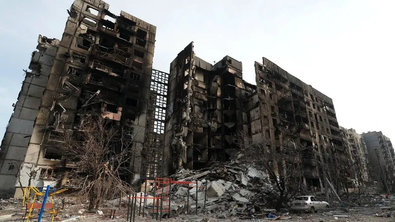 Последствия ударов российской авиации в Мариуполе, 30 марта