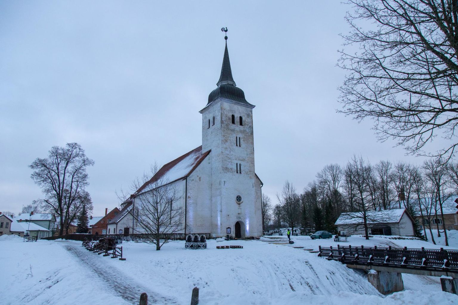 Ilutulestiku asemel korraldab Viljandi linnavalitsus tänavu Jaani kiriku ümber valgusetenduse.