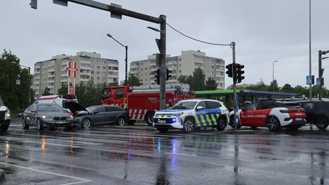 FOTOD ⟩ Lasnamäel juhtus raske liiklusõnnetus