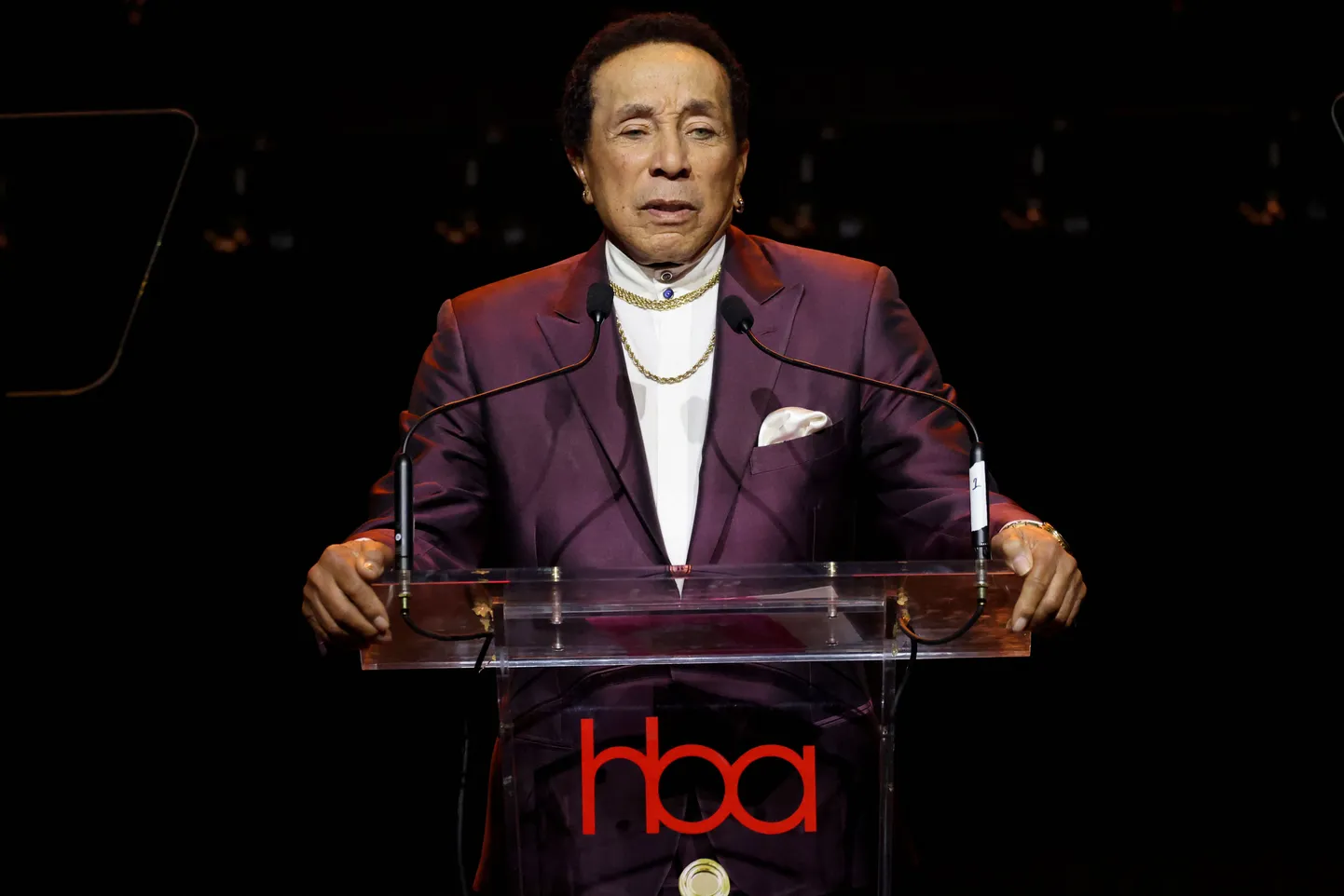Smokey Robinson peab kõnet 10. iga-aastasel Hollywoodi Iluauhinnal (Hollywood Beauty Awards) 6. aprillil 2025 Los Angeleses Californias osariigis.