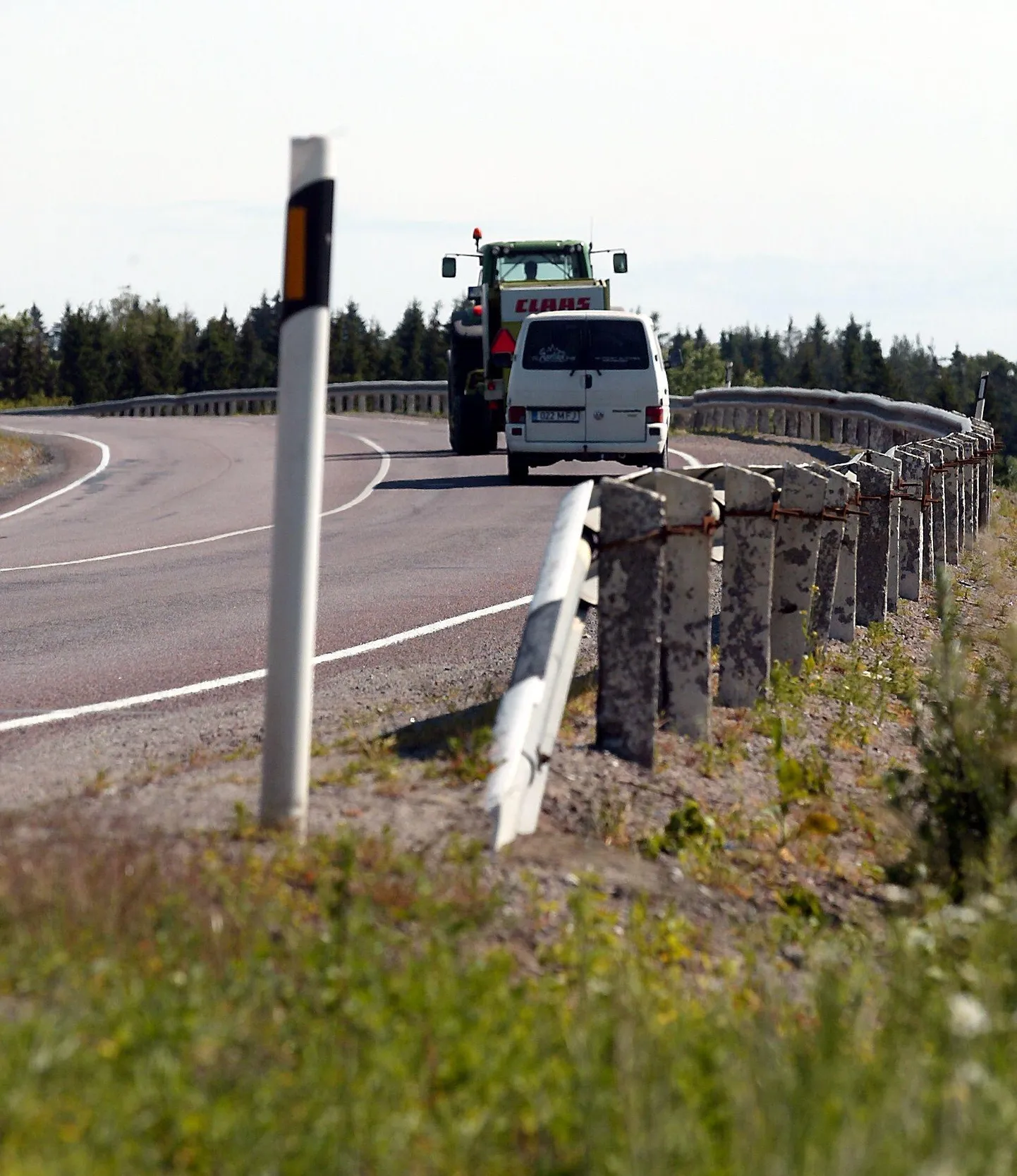 Sõmeru viaduktil on teekatte remonditööde tõttu üks sõidusuund ajutiselt suletud.
