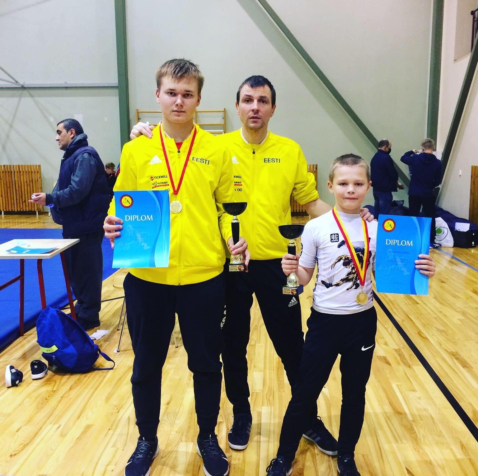 Spordiklubi Caaro esindajad Elar Hinno (vasakult), treener Marger Pormann ja Kennet Kesküla.