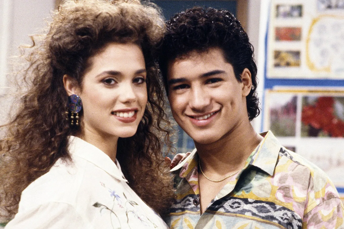 Elizabeth Berkley ja Mario Lopez seriaalis «Päästja koolikell»