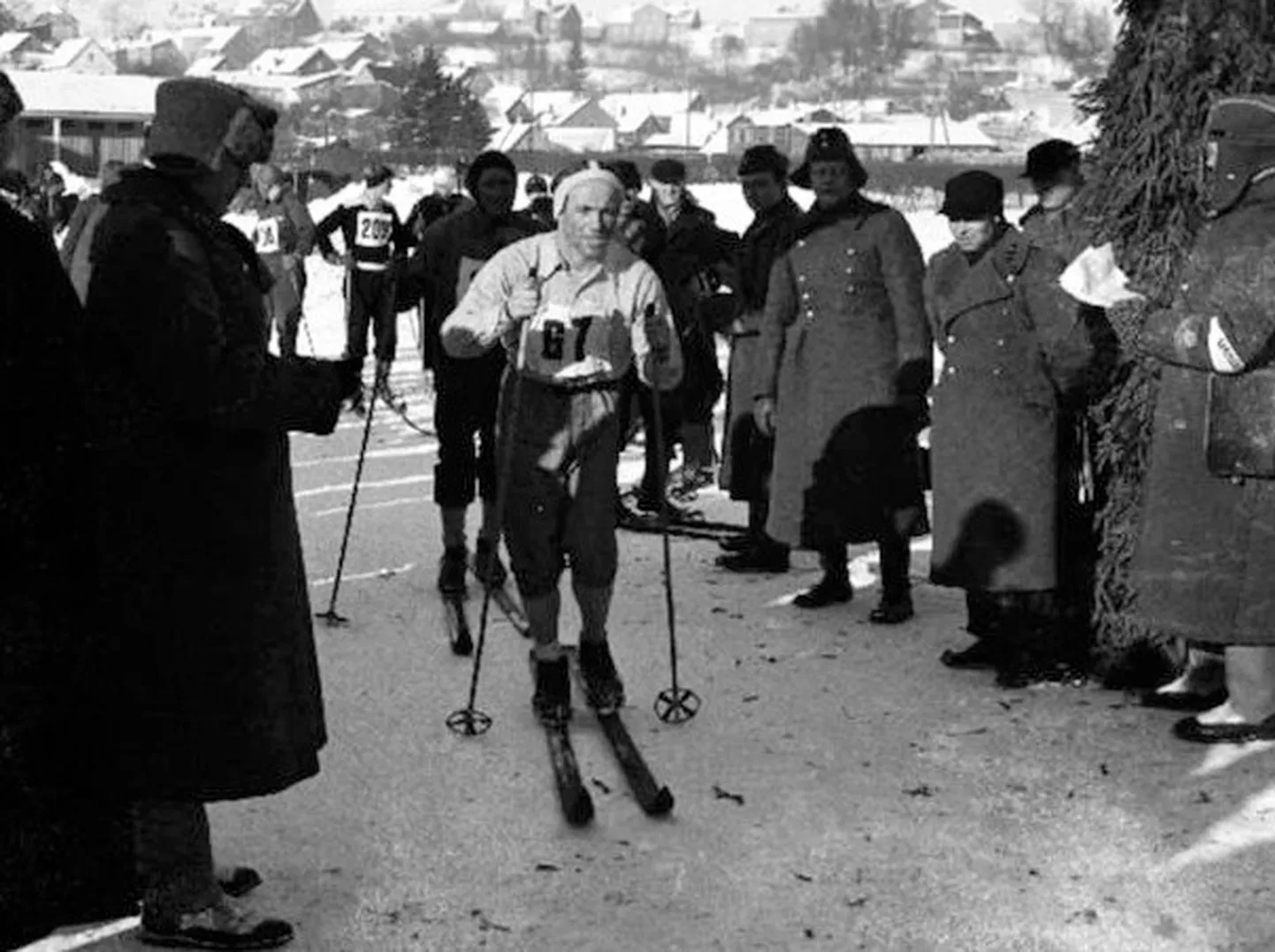Sel pildil suusatab Vello Kaaristo 1940. aastal kaitseliidu üleriigilistel võistlustel Viljandis.